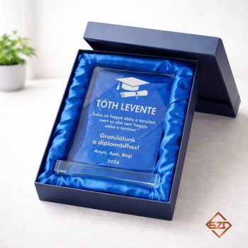 Egyedi gravírozott kristály dísz diplomaosztóra díszdobozban személyes felirattal