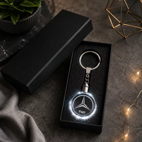 LED-es Mercedes kristály kulcstartó gravírozott Mercedes emblémával és névvel