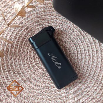 Fekete neves öngyújtó-01