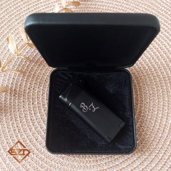 Fekete monogramos öngyújtó-01
