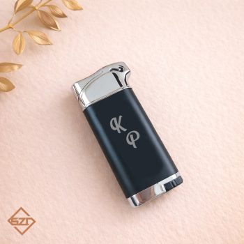 Fekete-ezüst monogramos öngyújtó-01