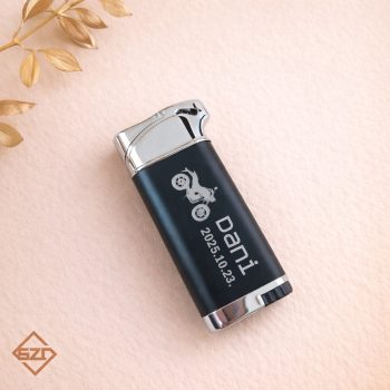 Fekete-ezüst motoros-neves öngyújtó-01