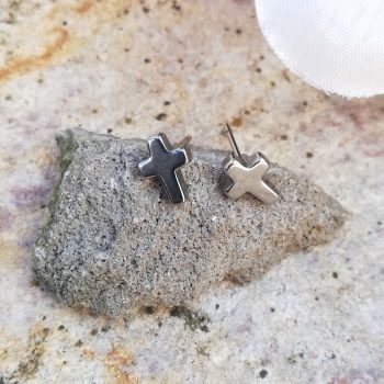 Nemesacél kereszt fülbevaló elegáns női ékszer
