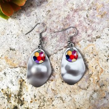 Színes logós fülbevaló-02