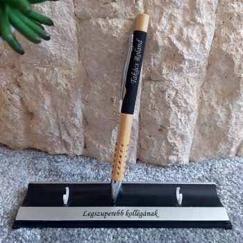 Fekete színű bambusz toll dobozban