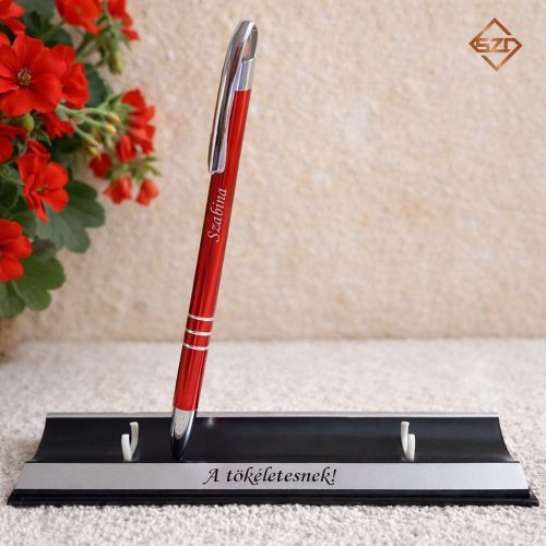 Piros fém toll dobozban