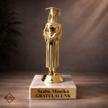 Diplomás lány serleg egyedi gravírozással