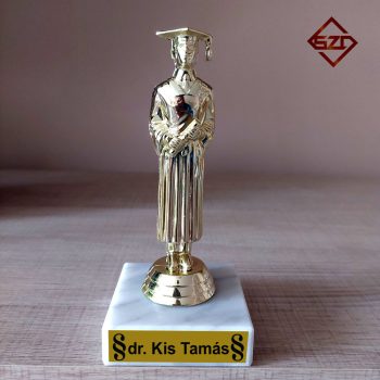 Diplomás fiú - Jogász