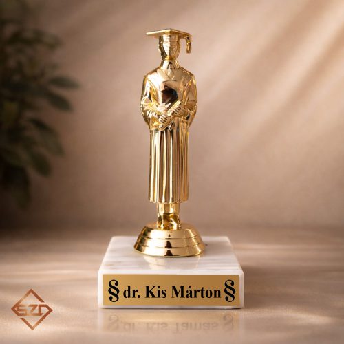 Diplomás fiú - Jogász