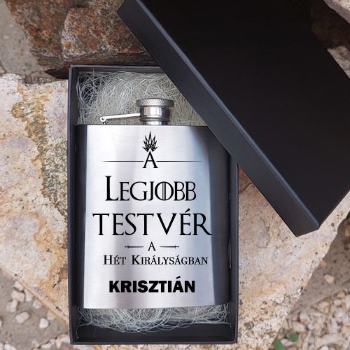 Acél flaska „A legjobb testvér a hét királyságban” felirattal és névre szóló gravírozással, díszdobozban