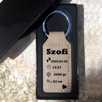   Gravírozott bőr kulcstartó - Baba születési információk-01