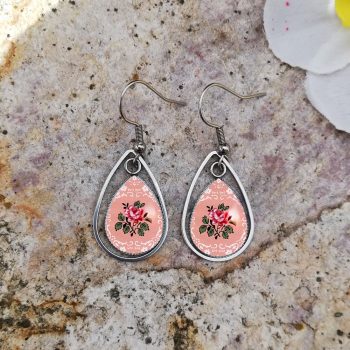 Rózsaszín virágos csepp fülbevaló