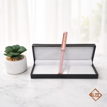 Rózsaszín kristályos toll díszdobozban