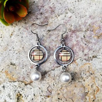 Burberry mintás gyöngyös fülbevaló