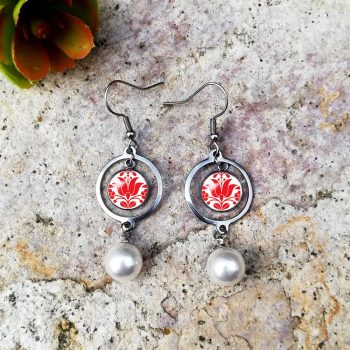 Piros virág gyöngyös fülbevaló