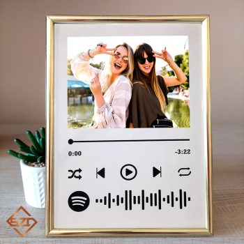 Zenekódos kép - Arany keretes