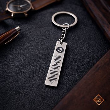 Zenekódos kulcstartó -01